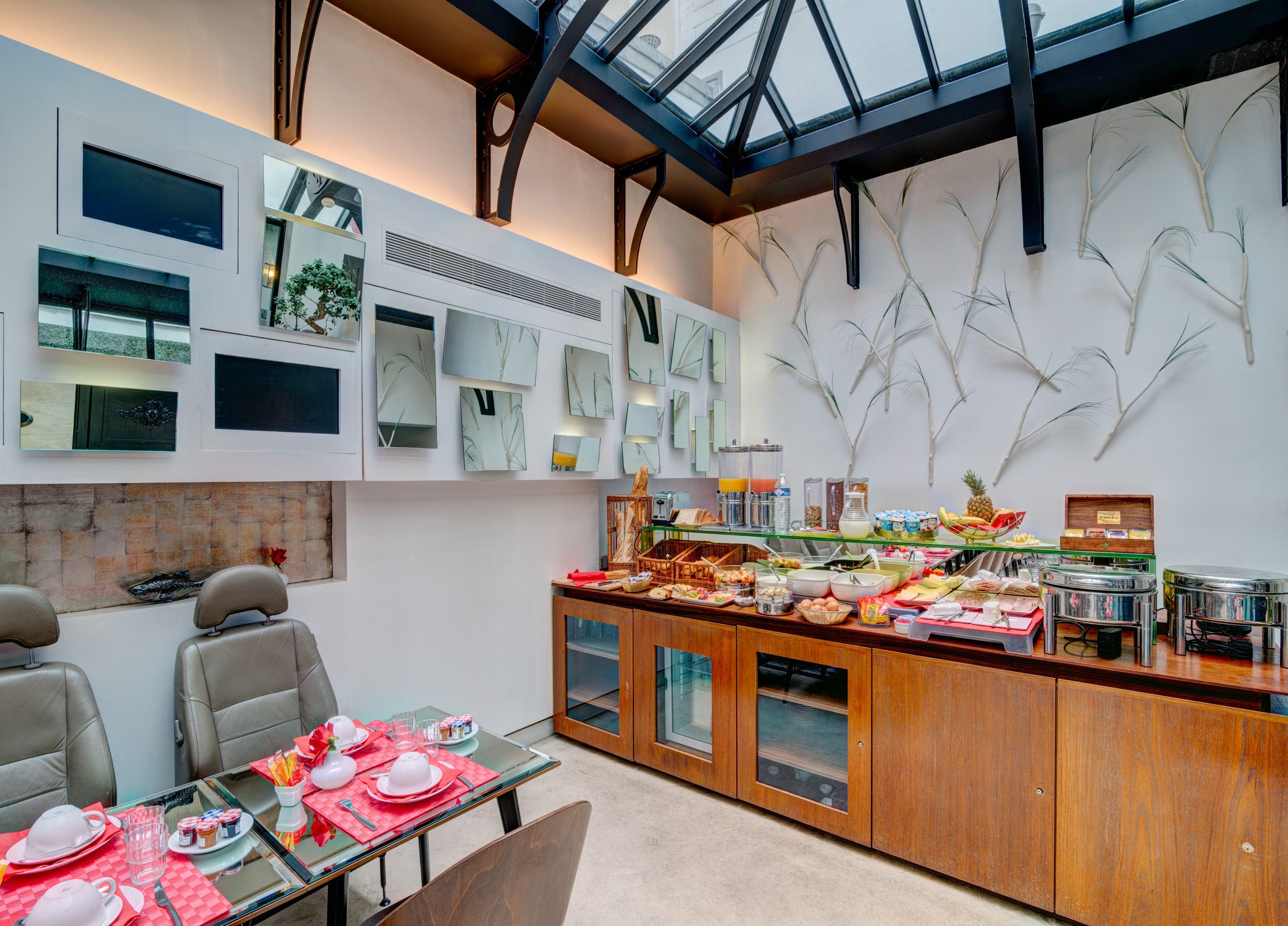 Joyce - Astotel Hotel Parijs